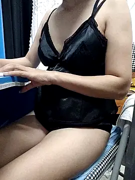 Snapshot of Haralushiaaa chatting on 10-21-25, 05:13 Haralushiaaa online show from 10-21-25, 05:13