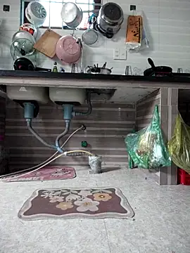 Snapshot of Haralushiaaa chatting on 10-28-25, 03:21 Haralushiaaa online show from 10-28-25, 03:21