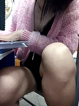 Snapshot of Haralushiaaa chatting on 10-31-25, 05:47 Haralushiaaa online show from 10-31-25, 05:47