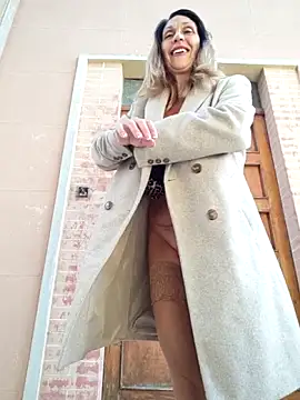 Snapshot of JasmineNoir2 chatting on 10-18-25, 11:33 JasmineNoir2 online show from 10-18-25, 11:33