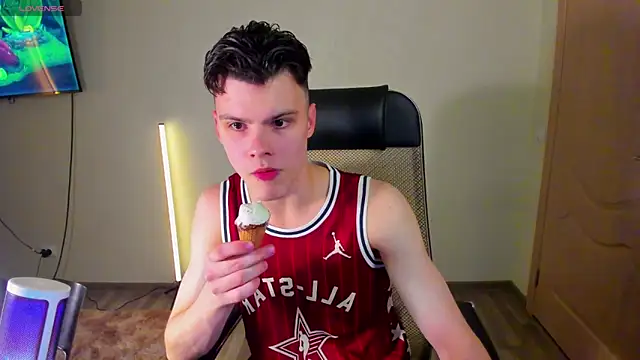 Aiden Sensual online show from 10-07-25, 08:39