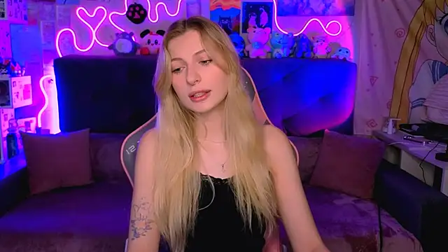 Snapshot of Maria_Hunt chatting on 11-13-25, 03:05 Maria Hunt online show from 11-13-25, 03:05