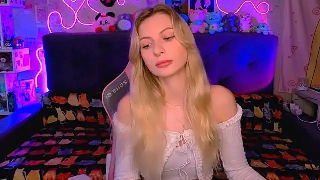 Snapshot of Maria_Hunt chatting on 11-19-25, 05:29 Maria Hunt online show from 11-19-25, 05:29