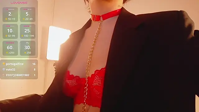 Snapshot of littleebluee chatting on 10-31-25, 02:56 littleebluee online show from 10-31-25, 02:56