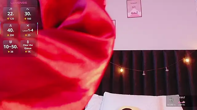 Snapshot of littleebluee chatting on 11-19-25, 02:55 littleebluee online show from 11-19-25, 02:55