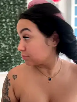 Pretty Isadora online show from 11-20-25, 05:12