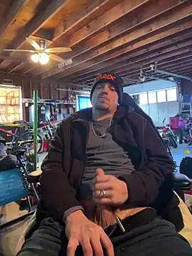 Snapshot of joeycbigcock chatting on 12-17-24, 04:53 joeycbigcock online show from 12-17-24, 04:53