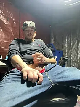 Snapshot of joeycbigcock chatting on 02-26-25, 04:03 joeycbigcock online show from 02-26-25, 04:03