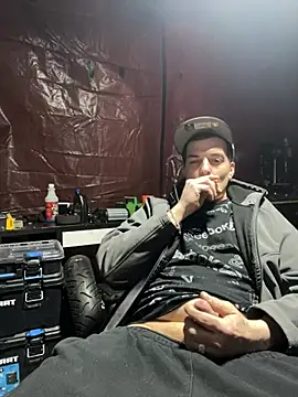 Snapshot of joeycbigcock chatting on 03-13-25, 02:33 joeycbigcock online show from 03-13-25, 02:33