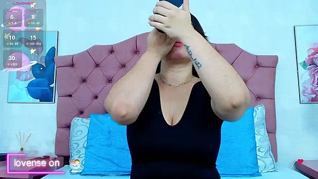 Snapshot of ThyaraJhons chatting on 11-19-25, 12:16 ThyaraJhons online show from 11-19-25, 12:16