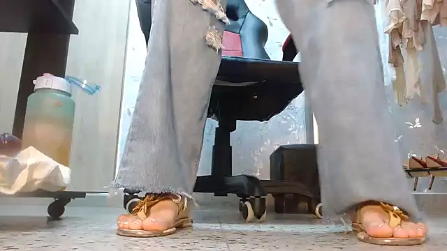 Samantabrown  online show from 12-19-25, 11:39