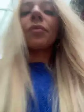 Snapshot of maddisonblush chatting on 11-23-25, 01:33 maddisonblush online show from 11-23-25, 01:33