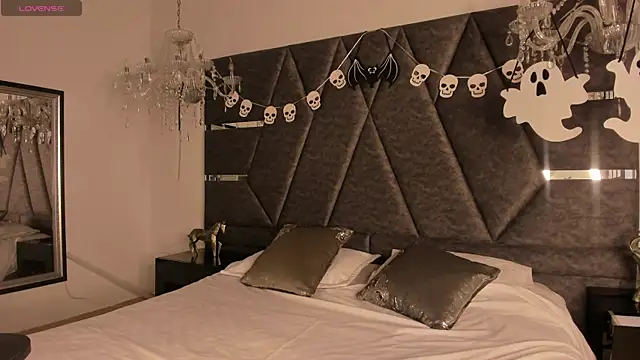 IsabellaGrey19 online show from 10-28-25, 08:00