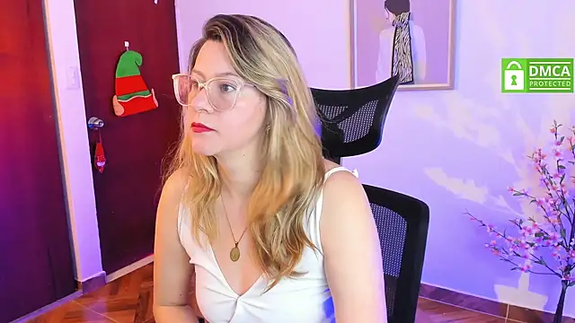 Chanelll Taylorr  online show from 12-26-24, 01:54