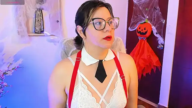 Chanelll Taylorr  online show from 10-26-25, 10:54