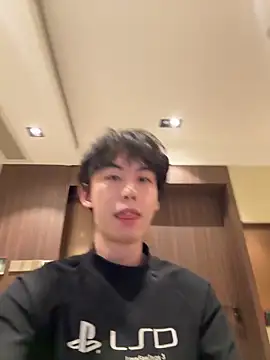 Snapshot of 1a1a1alll chatting on 10-21-25, 02:40 1a1a1alll online show from 10-21-25, 02:40