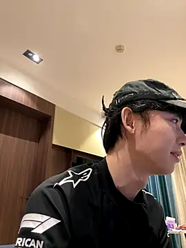 Snapshot of 1a1a1alll chatting on 11-11-25, 02:28 1a1a1alll online show from 11-11-25, 02:28