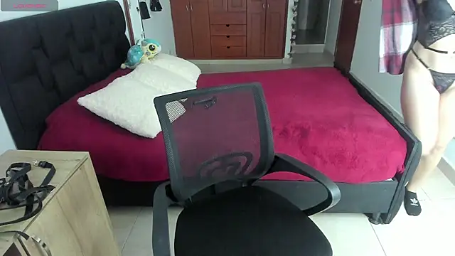 Snapshot of Fiore_Sanz_ chatting on 02-22-25, 02:06 Fiore Sanz online show from 02-22-25, 02:06