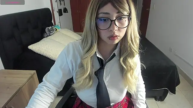 Snapshot of Fiore_Sanz_ chatting on 03-11-25, 01:37 Fiore Sanz online show from 03-11-25, 01:37