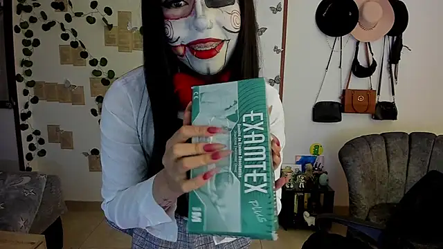 Snapshot of Fiore_Sanz_ chatting on 10-18-25, 03:09 Fiore Sanz online show from 10-18-25, 03:09