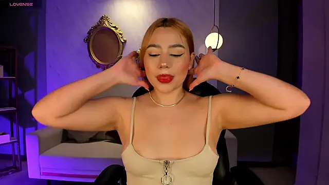 SamanthaKlein  online show from 10-22-25, 03:40