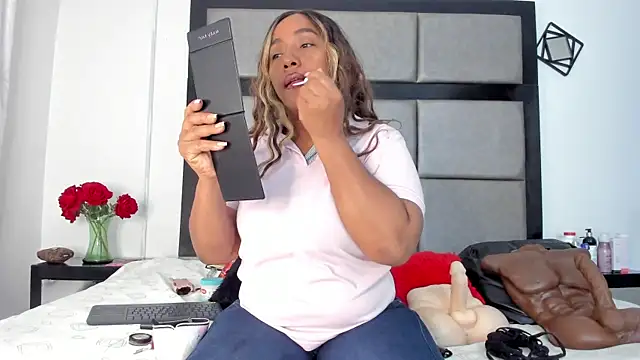 AmbarthSmiith2 online show from 12-21-25, 04:25