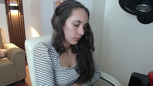 xlunna online show from 10-15-25, 07:36