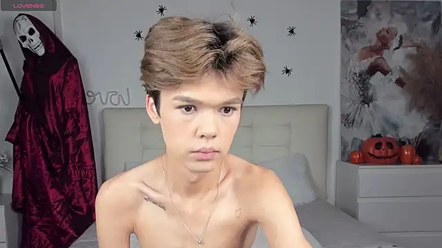 Felix Rey online show from 10-31-25, 10:55