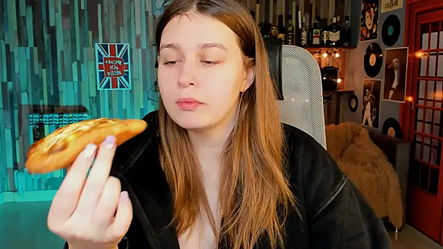 Snapshot of FioraMarmoris chatting on 01-18-26, 07:01 FioraMarmoris online show from 01-18-26, 07:01