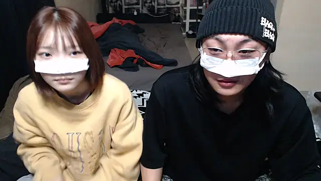 Snapshot of --SHUN-- chatting on 12-12-24, 12:12 --SHUN-- online show from 12-12-24, 12:12