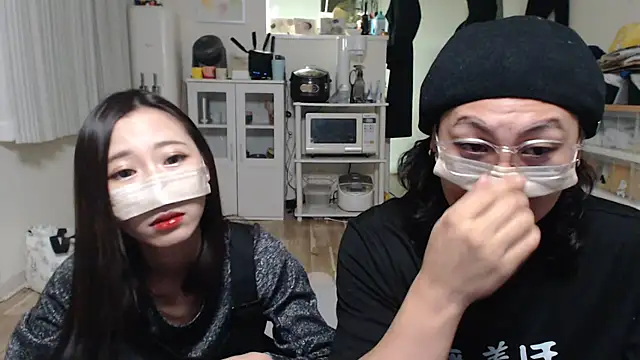 Snapshot of --SHUN-- chatting on 01-17-25, 02:07 --SHUN-- online show from 01-17-25, 02:07