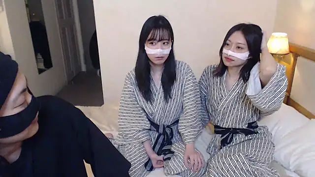 Snapshot of --SHUN-- chatting on 02-16-25, 12:21 --SHUN-- online show from 02-16-25, 12:21