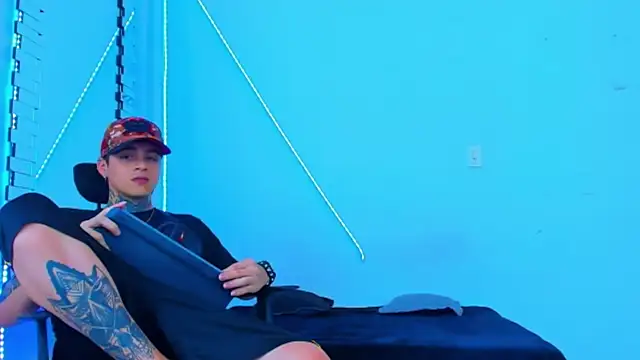 HOT boy2025 online show from 10-09-25, 09:02