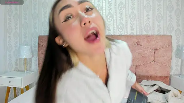 Snapshot of liaa_18 chatting on 09-09-25, 03:39 liaa 18 online show from 09-09-25, 03:39