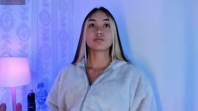 Snapshot of liaa_18 chatting on 10-24-25, 03:03 liaa 18 online show from 10-24-25, 03:03