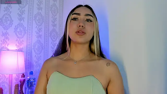 Snapshot of liaa_18 chatting on 11-09-25, 03:38 liaa 18 online show from 11-09-25, 03:38