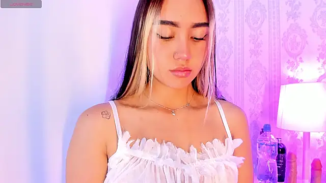 Snapshot of liaa_18 chatting on 11-15-25, 03:04 liaa 18 online show from 11-15-25, 03:04