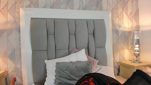 Ginger Violetta  online show from 12-04-24, 07:45