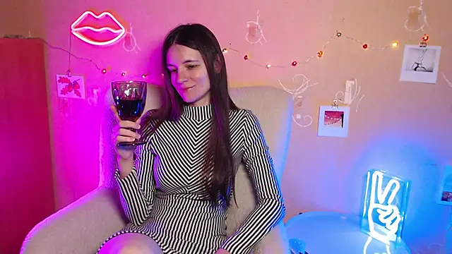 Snapshot of Wonder_woman24 chatting on 09-27-25, 08:36 Wonder woman24 online show from 09-27-25, 08:36