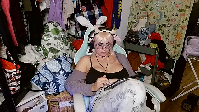 Snapshot of mochi_rainbow chatting on 01-14-25, 04:57 mochi rainbow online show from 01-14-25, 04:57