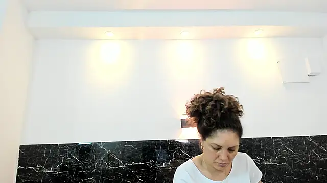 Juliabadlee online show from 02-21-25, 03:23