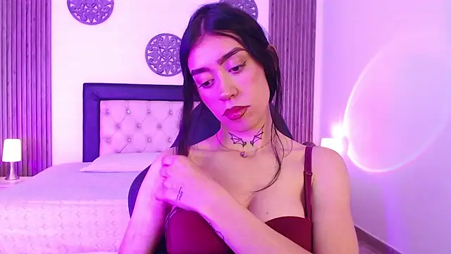 Julieta De Los Angeles online show from 12-17-25, 02:06