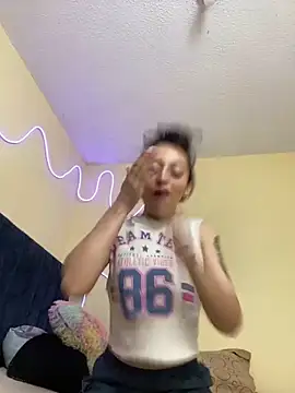 Snapshot of liaqueen610 chatting on 11-21-25, 11:14 liaqueen610 online show from 11-21-25, 11:14