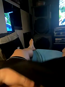 Snapshot of MatthewEmme chatting on 11-02-25, 12:13 MatthewEmme online show from 11-02-25, 12:13