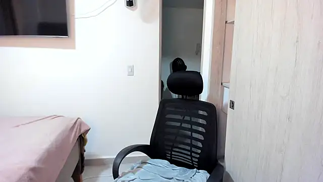 misstoya online show from 12-23-25, 01:47