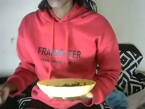 Pretty-emmie online show from 01-17-25, 07:49