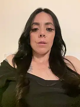 Snapshot of AndreaValencia chatting on 03-10-25, 05:00 AndreaValencia online show from 03-10-25, 05:00