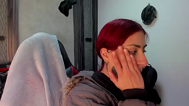 selene red  online show from 02-04-26, 01:00