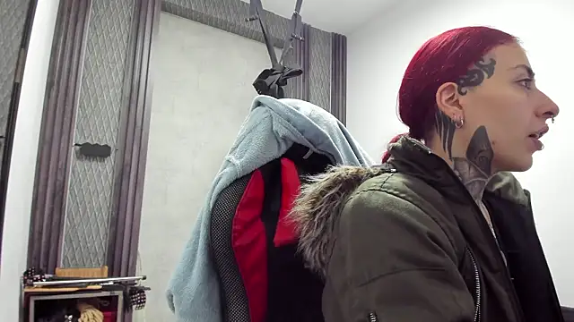 selene red  online show from 02-20-26, 12:29