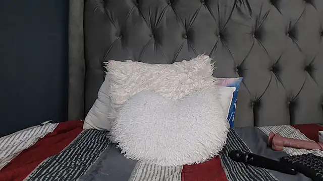 LOYAL SASHA online show from 12-22-25, 11:02